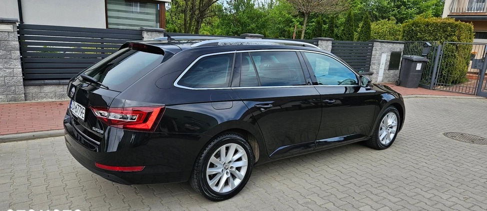 Skoda Superb cena 74904 przebieg: 211353, rok produkcji 2017 z Zawiercie małe 379